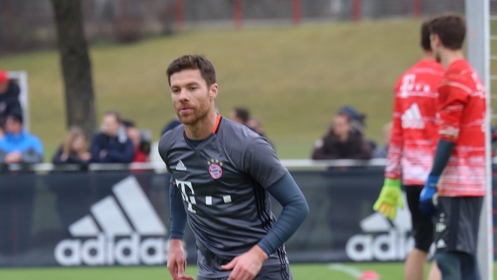 Xabi Alonso pelaajana Bayernin harjoituksissa vuonna 2017