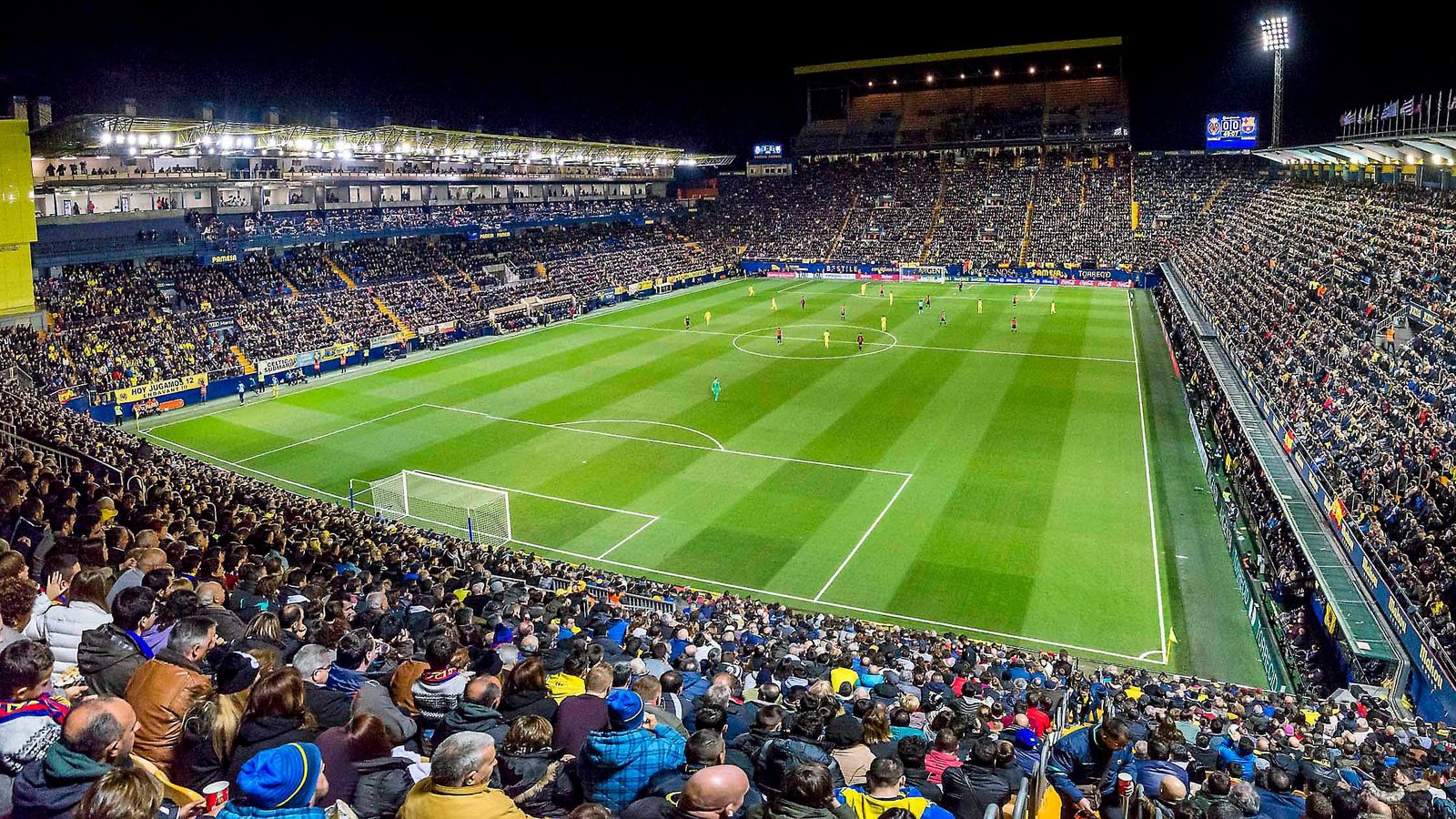 Estadio de la Cerámica (Villarreal), täydet katsomot La Ligan ottelussa Barcelonaa vastaan