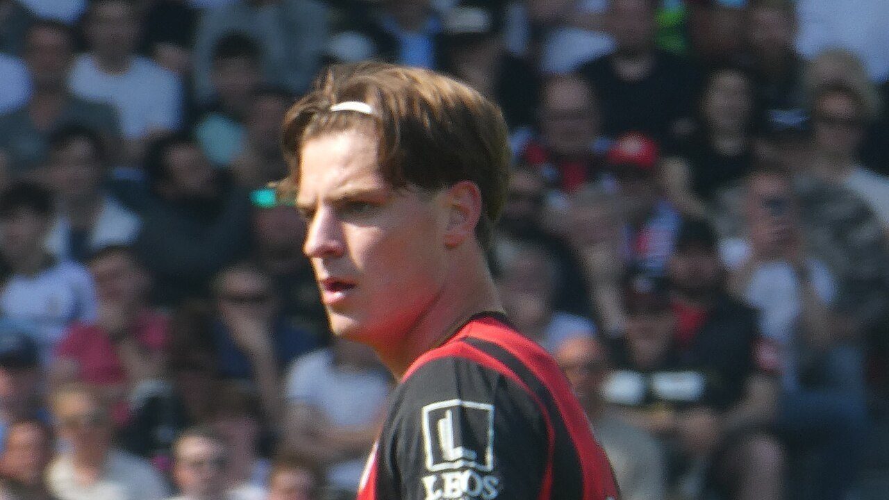 Alex Scott (Bournemouth), kentällä Fulham-ottelussa