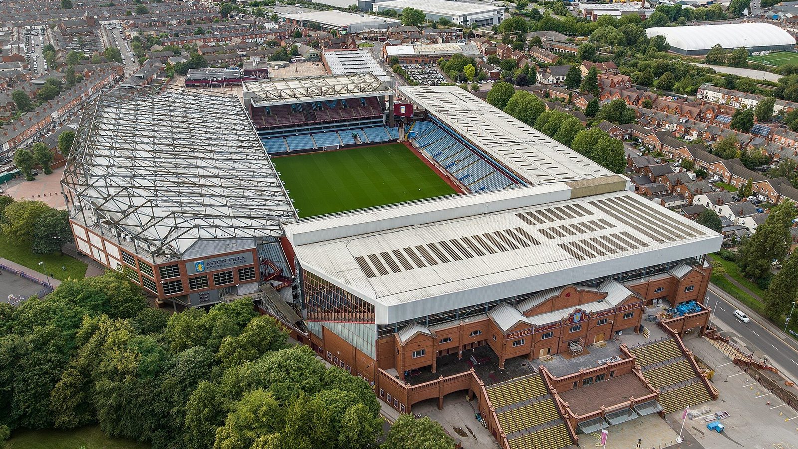 Aston Villan kotistadion Villa Park ilmasta kuvattuna