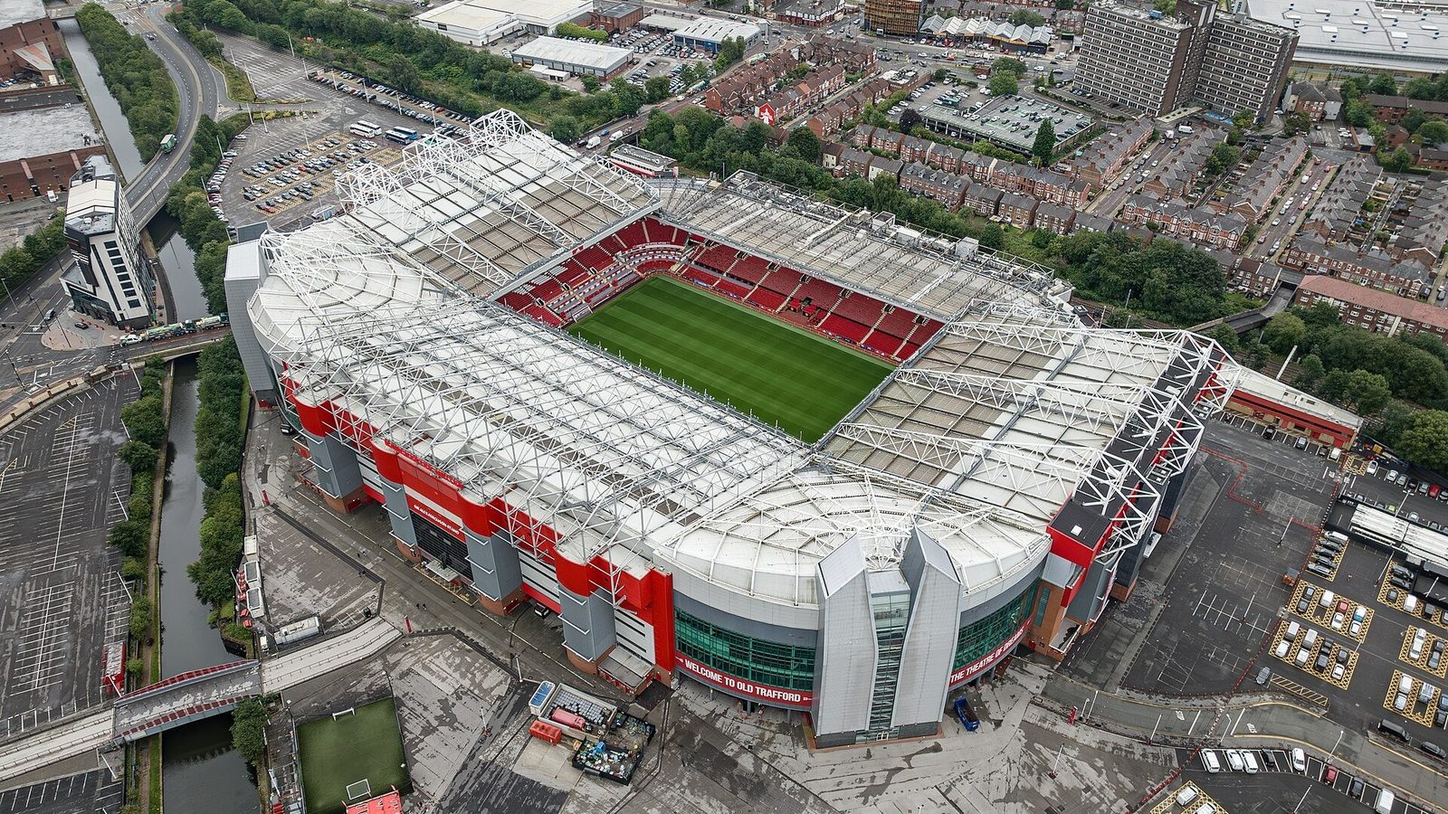 Old Trafford ilmasta kuvattuna
