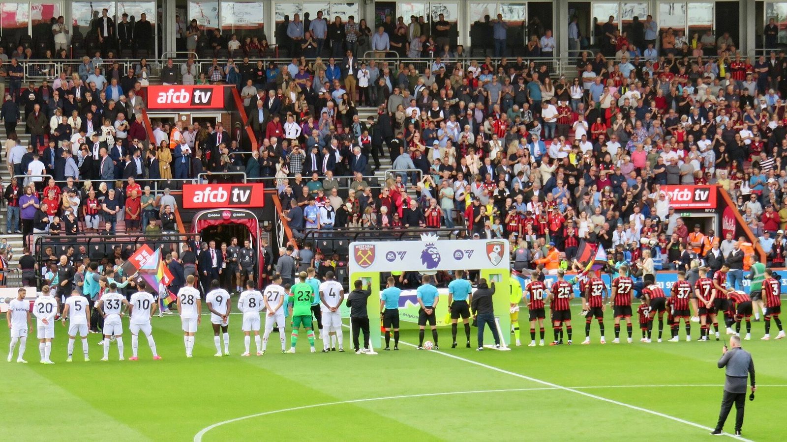 Dean Court (Bournemouth), joukkueet kentällä ennen ottelua