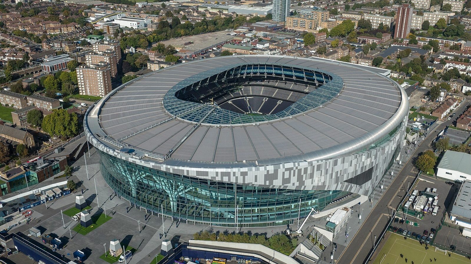 Tottenham Hotspur Stadium ilmasta kuvattuna