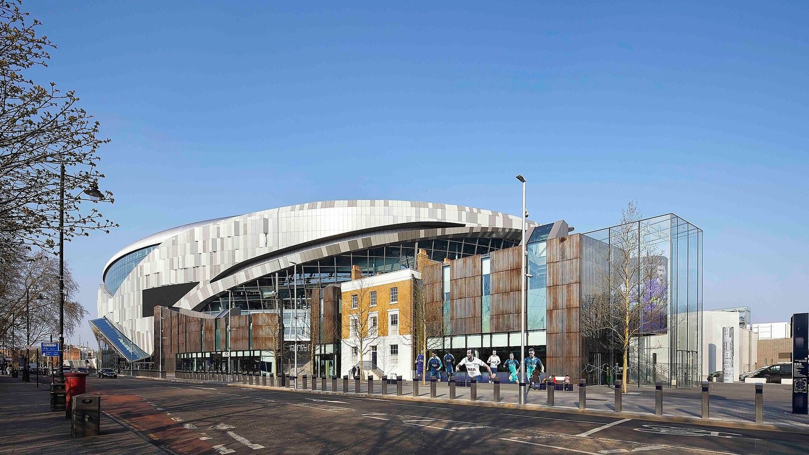 Tottenham Hotspur Stadium ulkoa kuvattuna