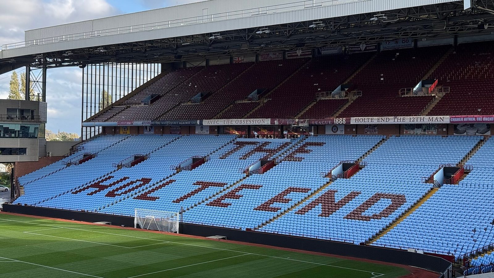 Villa Park (Aston Villa), Villa Parkin Holte End -katsomo