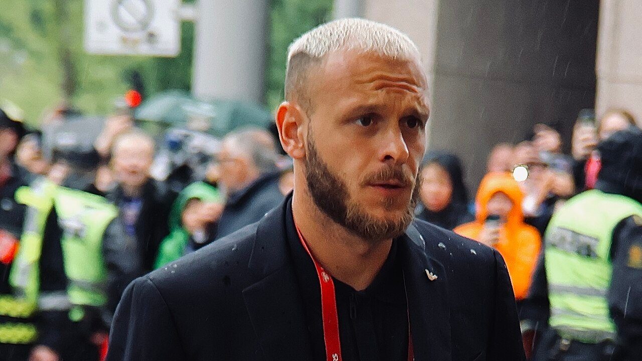 Federico Dimarco saapumassa Italian maaotteluun Osloon vuonna 2025