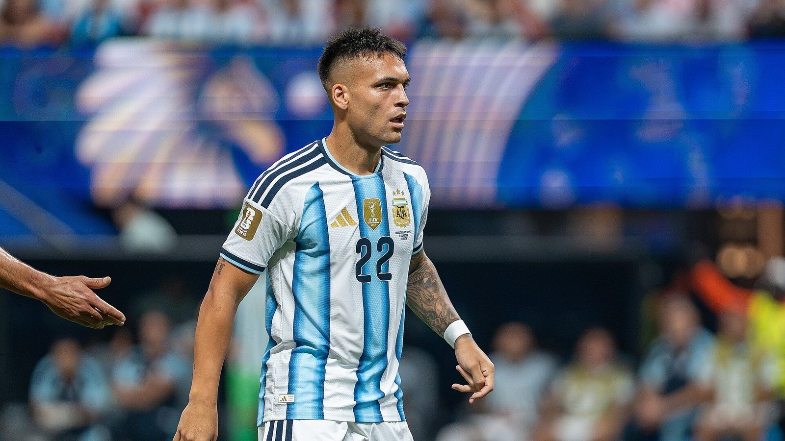 Lautaro Martínez Argentiinan paidassa MM-kisojen ottelussa Egyptiä vastaan