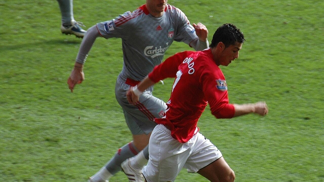 Cristiano Ronaldo (Man United), Liverpoolia vastaan Old Traffordilla vuonna 2009