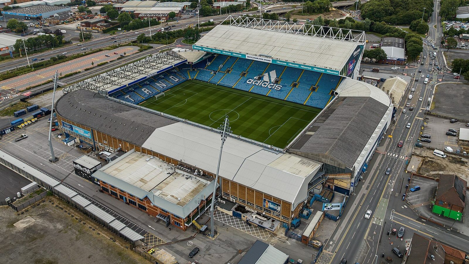 Leedsin kotistadion Elland Road ilmasta kuvattuna